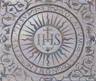 Řádový znak Tovaryšstva Ježíšova (IHS = Iesus Hominum Salvator – Ježíš Vykupitel Lidí) (Řím, malba v obydlí sv. Ignáce, kol. 1605)